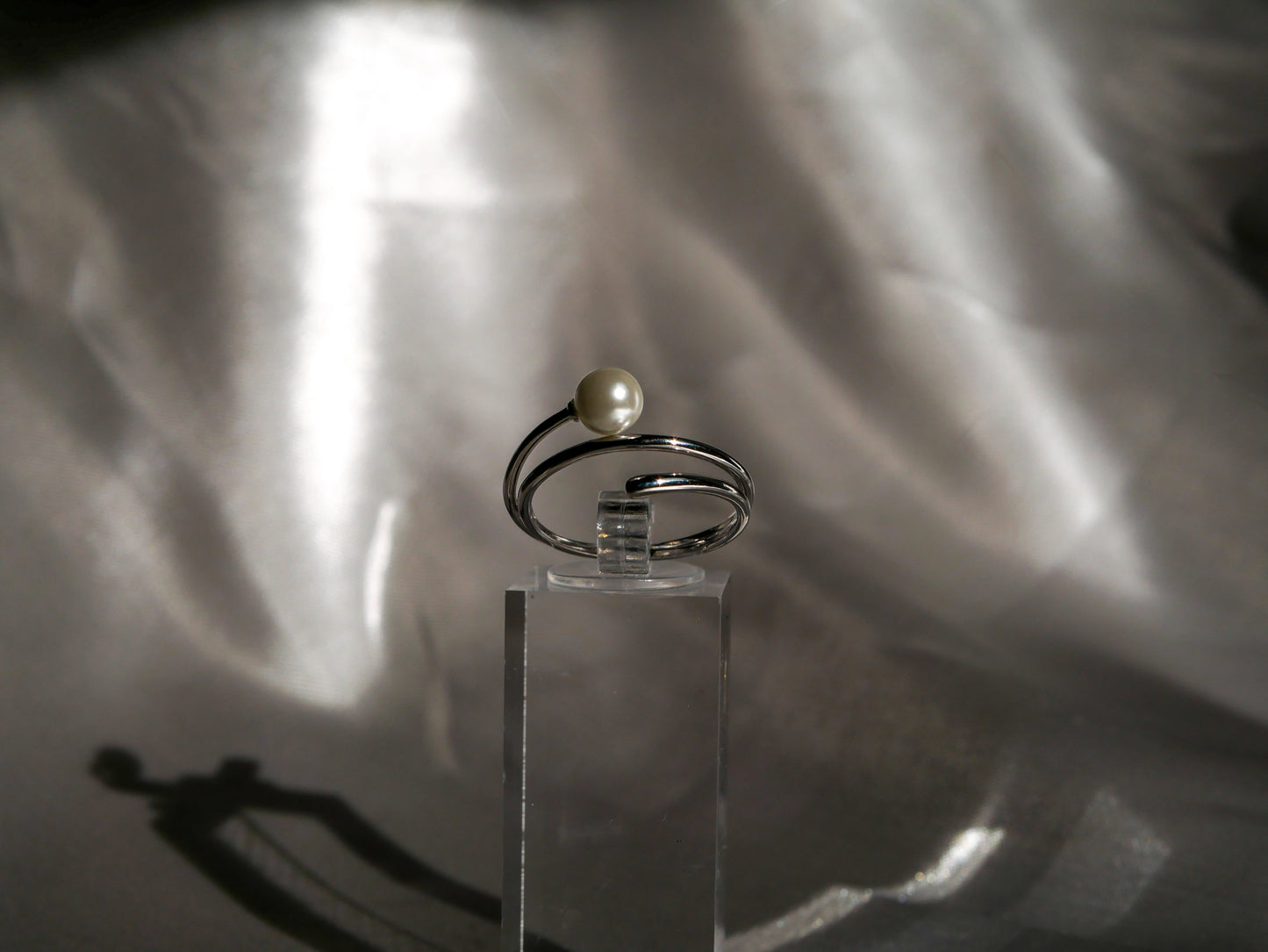 Pearl treasure loop ring